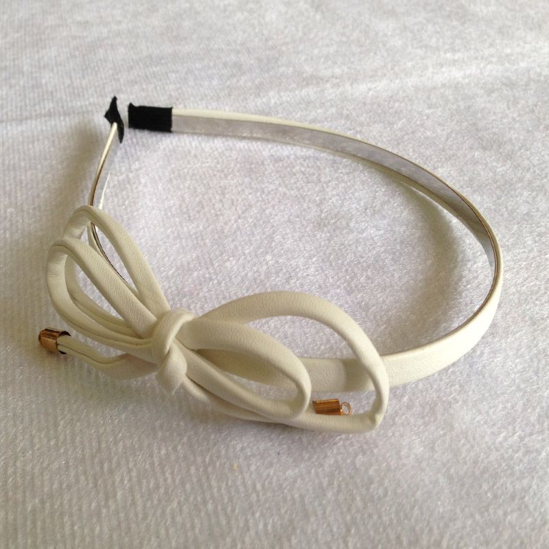 White Hairband with Knotted Bow